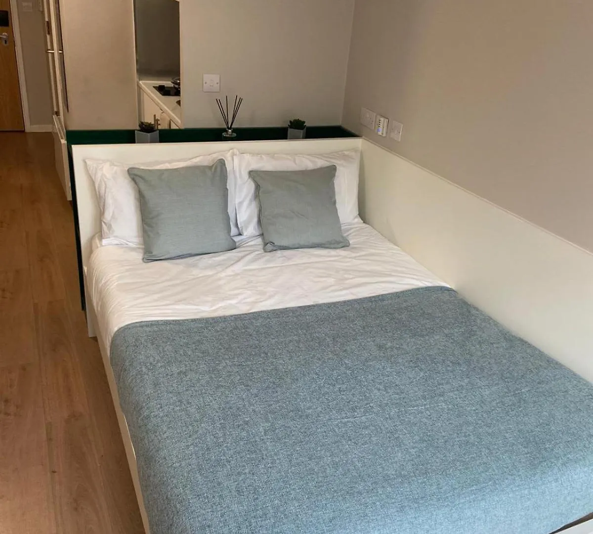 Conveniently Situated Studio Rooms At The Depot In Bath 0*,