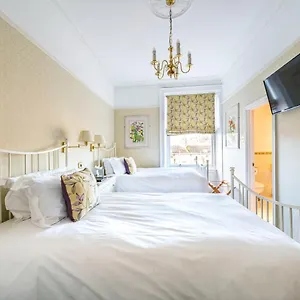 The Kennard Boutique Bath
