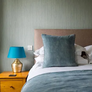 Chestnuts House Boutique Bath