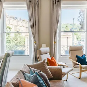 Luxury, Central, Sun-filled 3 Bed Haven In Bath