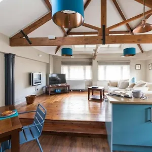  Apartment Dream - Queen Street